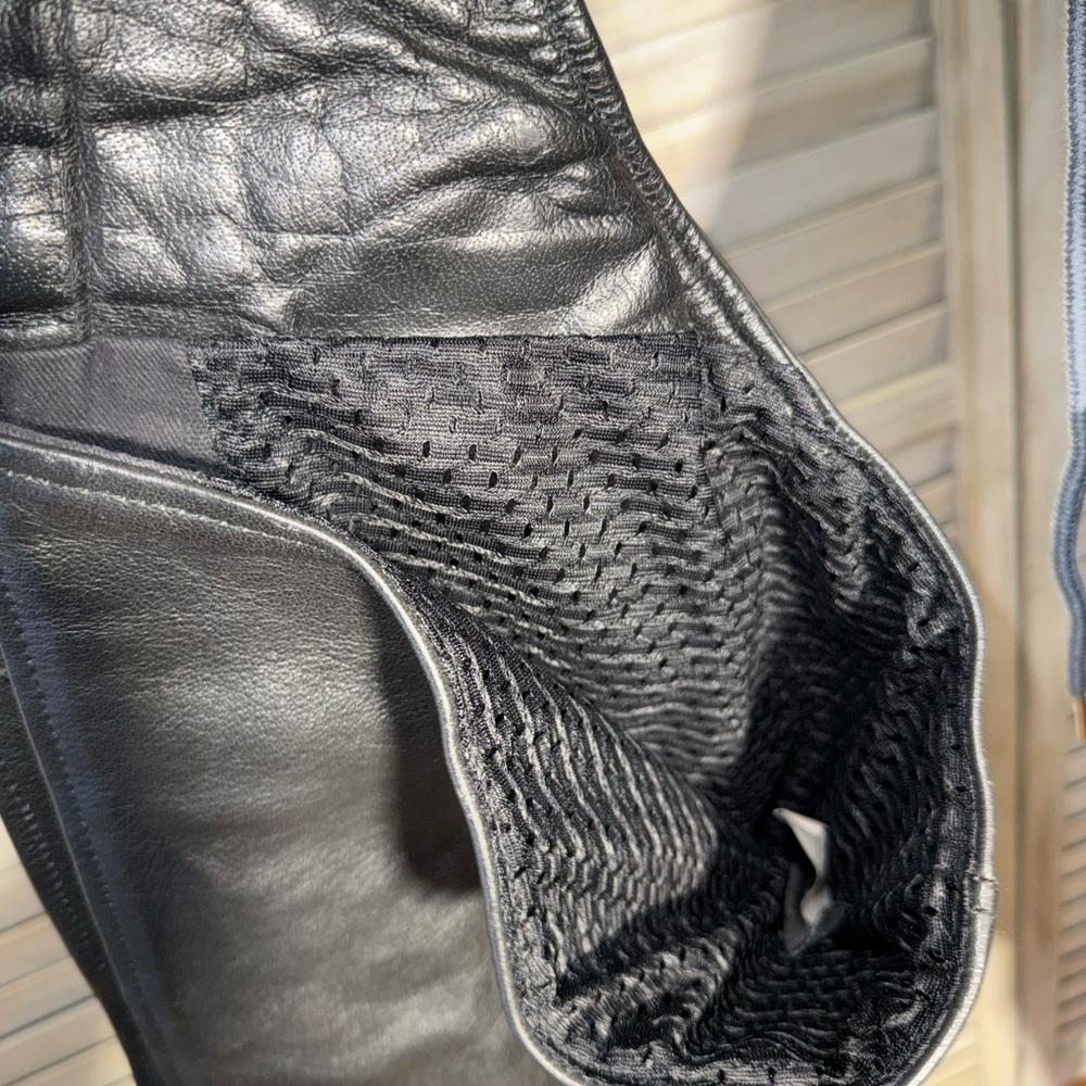First Classic Leather Gear Motorcycle Chaps Size Adjustable XS Black FMC - Picture 3 of 7